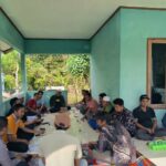 Bhabinkamtibmas Kedaro Kawal Penyaluran Bibit untuk Kemandirian Pangan Sekotong