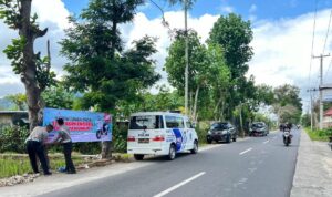 Polres Lombok Barat Gencarkan Imbauan di Gerung: Helm Wajib, Anak Jangan Berkendara!