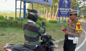 Operasi Patuh Rinjani 2025, Polres Lombok Barat Tindak Pelanggar Lalu Lintas di Bundaran Penas