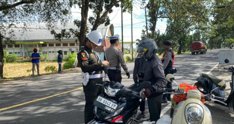 Kamseltibcar Lantas Diperkuat, Polres Lombok Barat Gelar Operasi di Kecamatan Gerung