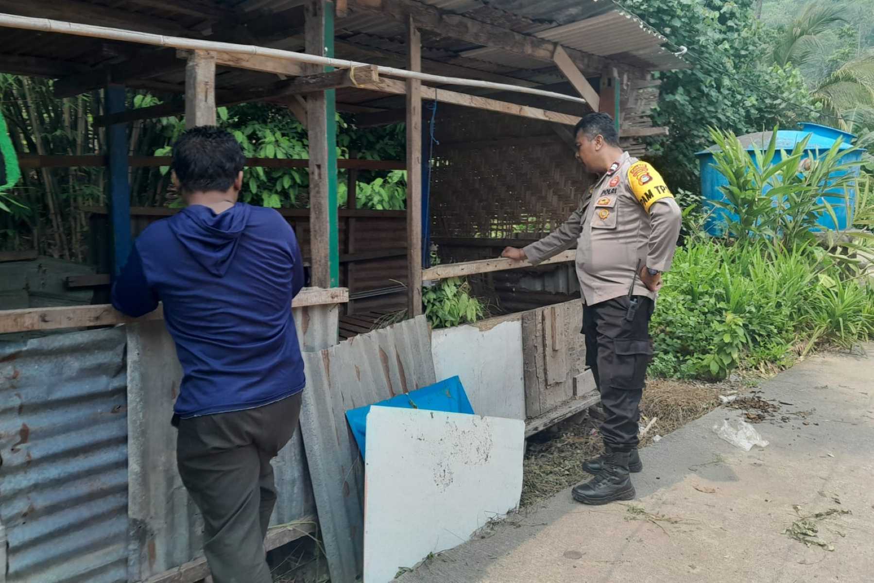 Sinergi Polri dan Warga Senggigi, Tanam Sayuran di Lahan Kosong untuk Perkuat Ekonomi Keluarga