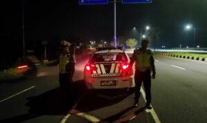 Polres Lombok Barat Bubarkan Kerumunan, Jaga Ketenangan di Bypass BIL 2