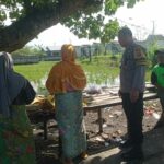 Bhabinkamtibmas Lombok Barat Ajarkan Warga Ubah Pekarangan Jadi Aset Pangan Produktif